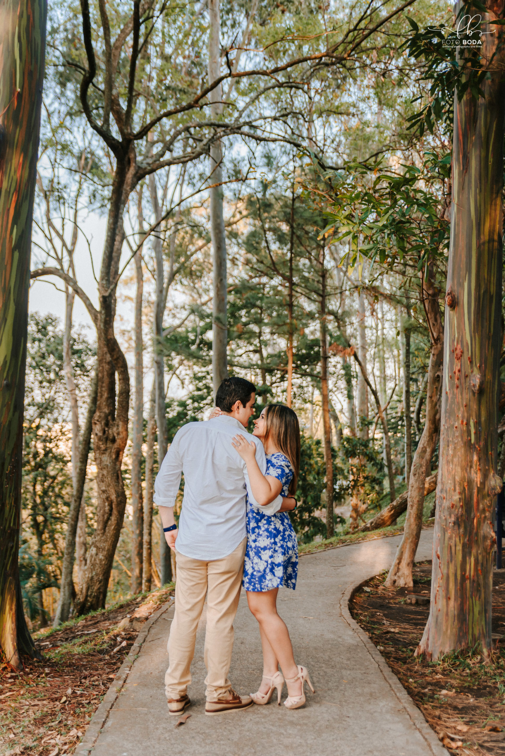 pre boda parque maquilishuat, el salvador, escalón, fotografías de boda, fotógrafos salvadoreños