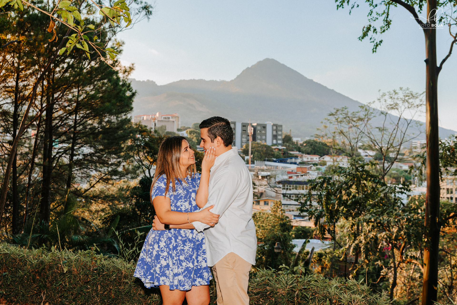 pre boda parque maquilishuat, el salvador, escalón, fotografías de boda, fotógrafos salvadoreños