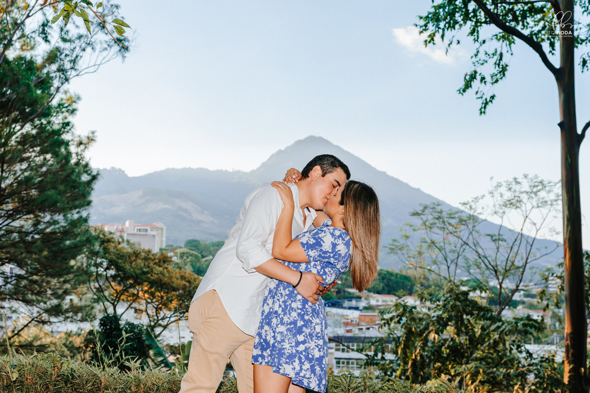 pre boda parque maquilishuat, el salvador, escalón, fotografías de boda, fotógrafos salvadoreños