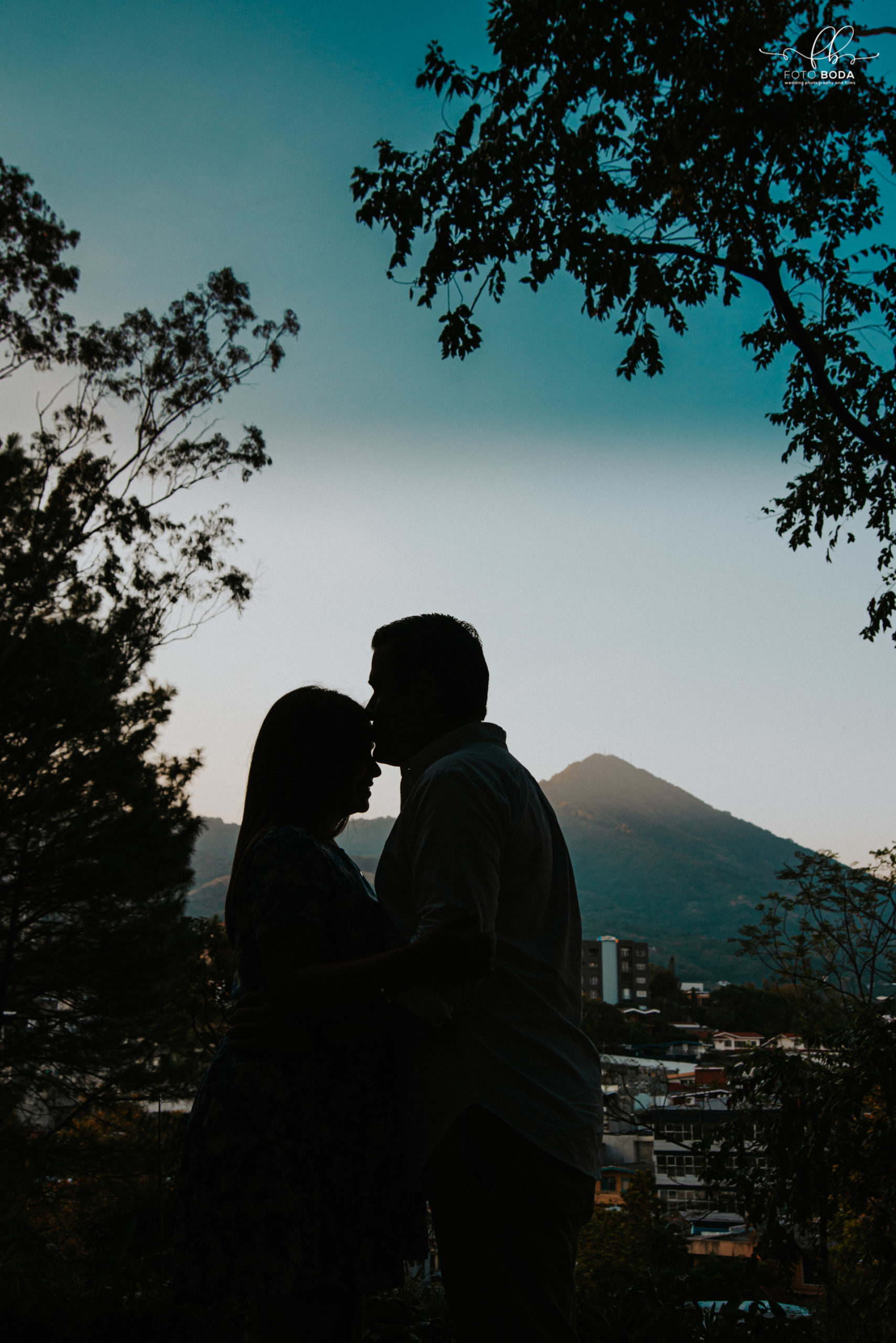 pre boda parque maquilishuat, el salvador, escalón, fotografías de boda, fotógrafos salvadoreños